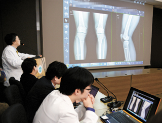 Korean Orthopedists Review The Prime Minister S Son S Knees In Public